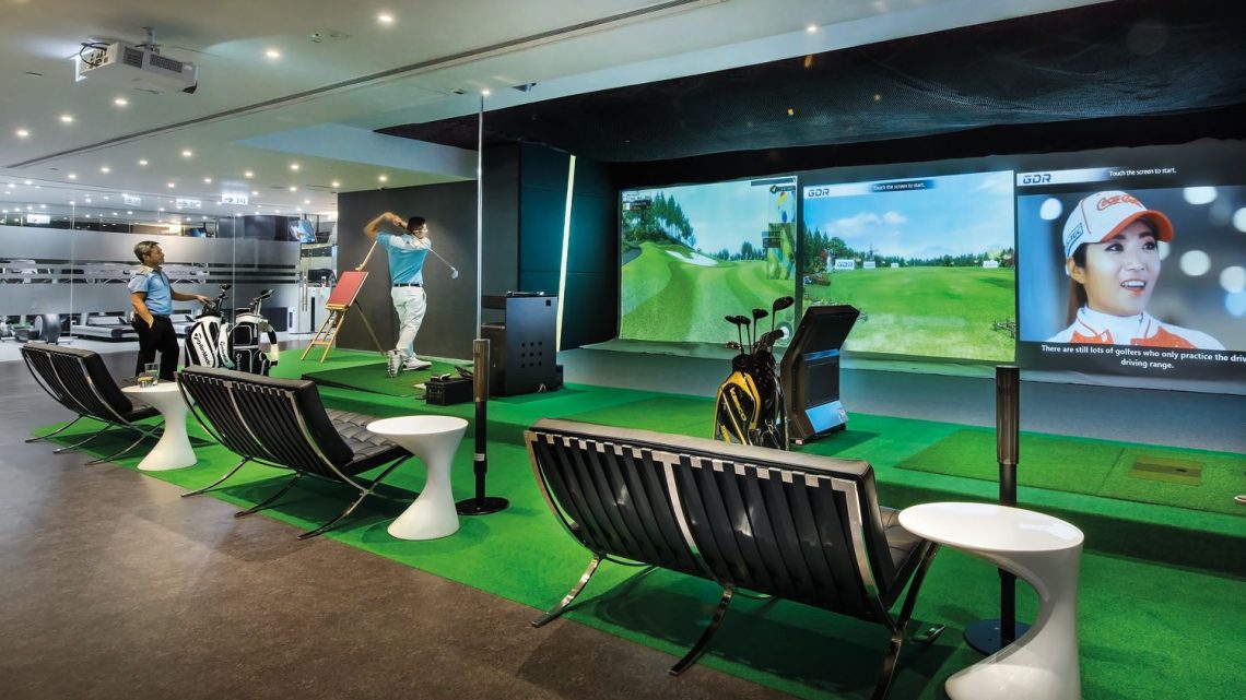 What facilities can I expect to find in an indoor golf club?